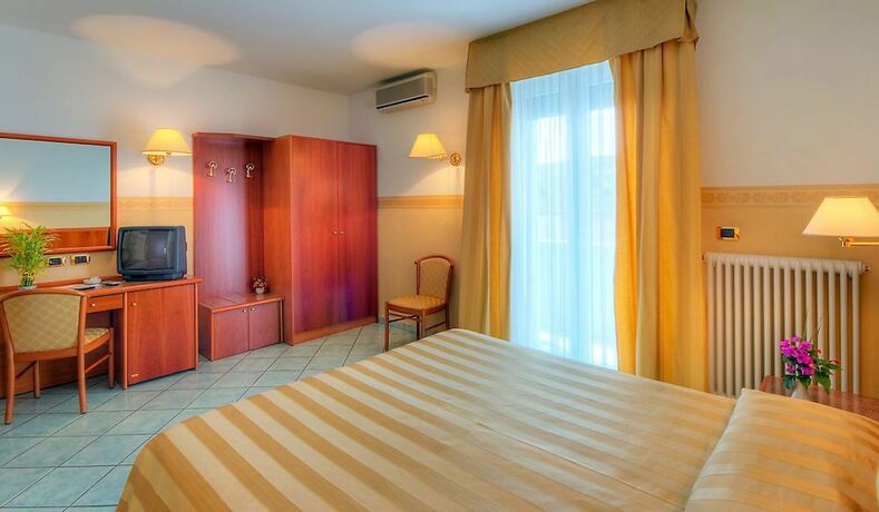 Imagen de la habitación del Hotel Il Caminetto, Porto San Giorgio. Foto 17