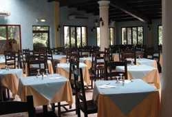 Imagen del bar/restaurante del Hotel Il Castello - Holiday Village Alabirdi. Foto 2