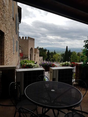 Imagen de los exteriores del Hotel Il Castello, Valecchie. Foto 18
