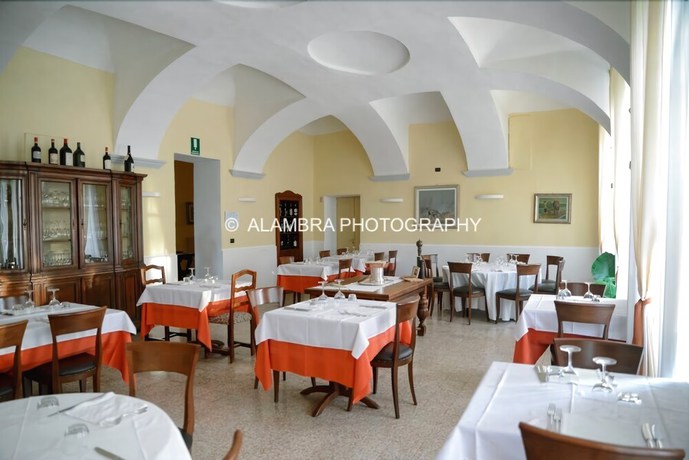 Imagen del bar/restaurante del Hotel Il Convento, Trino. Foto 2