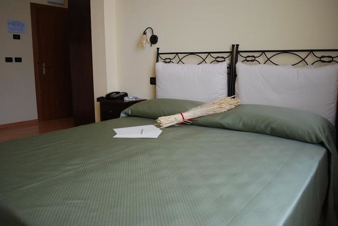 Imagen de la habitación del Hotel Il Convento, Trino. Foto 13