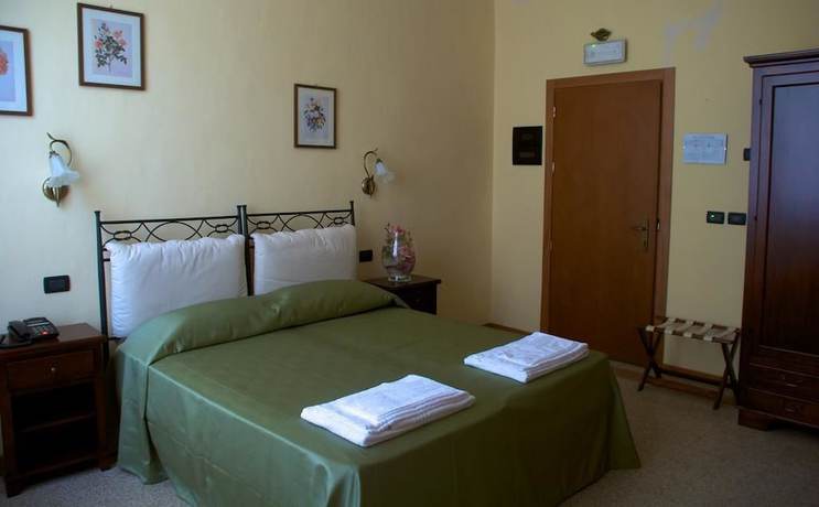 Imagen de la habitación del Hotel Il Convento, Trino. Foto 14