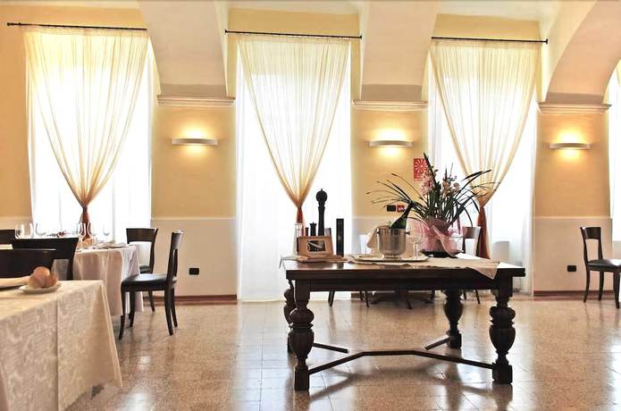Imagen del bar/restaurante del Hotel Il Convento, Trino. Foto 4