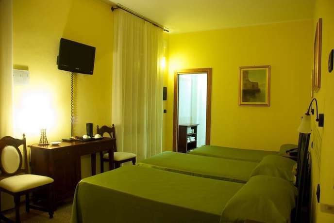 Imagen de la habitación del Hotel Il Convento, Trino. Foto 20