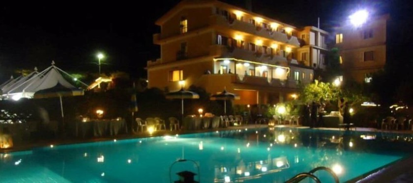 Imagen de la piscina del Hotel Il Corsaro, Le Castella. Foto 20