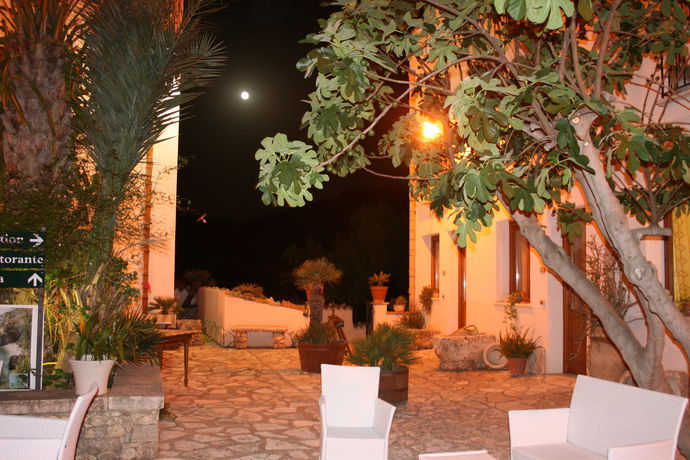 Imagen de los exteriores del Hotel Il Cortile. Foto 11