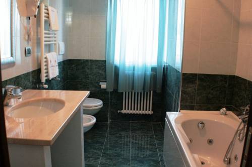 Imagen de la habitación del Hotel Il Duca Del Sannio. Foto 8