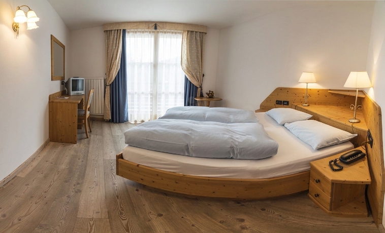 Imagen de la habitación del Hotel Il Falchetto, Sarnonico. Foto 5