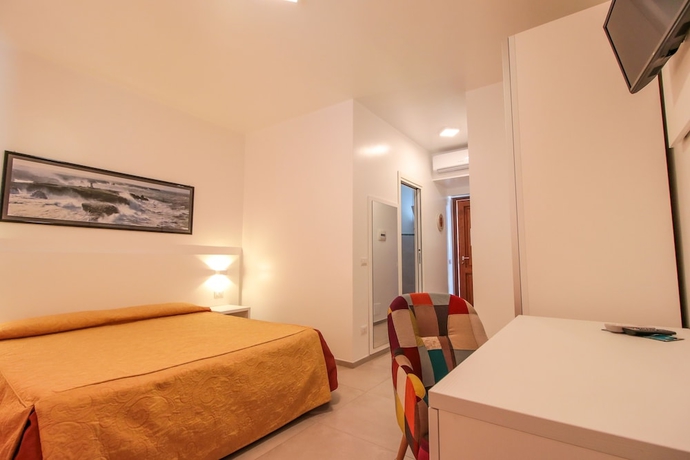 Imagen de la habitación del Hotel Il Faro Della Guitgia. Foto 2