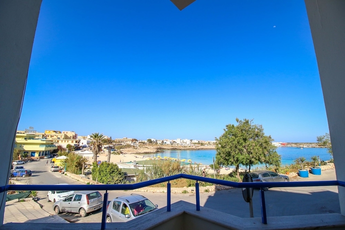 Imagen de la habitación del Hotel Il Faro Della Guitgia. Foto 7