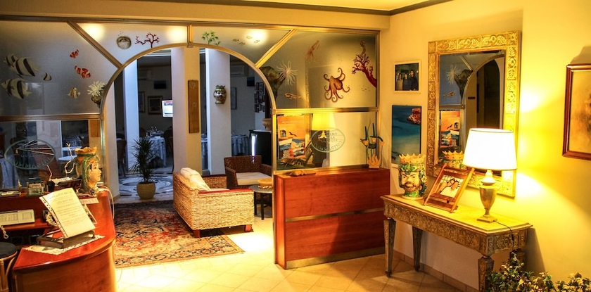 Imagen de los interiores del Hotel Il Faro Della Guitgia. Foto 14