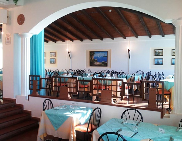 Imagen del bar/restaurante del Hotel Il Gabbiano Beach. Foto 11