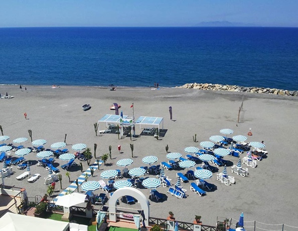 Imagen de los exteriores del Hotel Il Gabbiano Beach. Foto 12