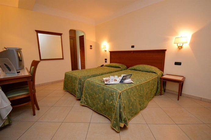 Imagen de la habitación del Hotel Il Gabbiano, Ciro Marina. Foto 4