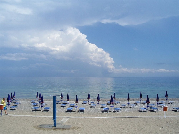 Imagen de los exteriores del Hotel Il Gabbiano, Ciro Marina. Foto 11