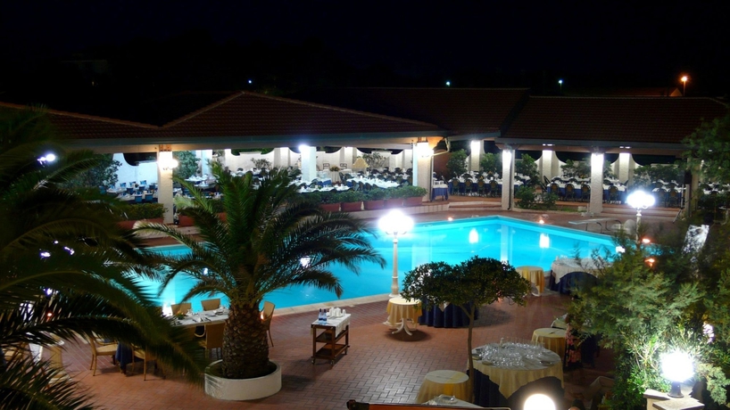 Imagen de la piscina del Hotel Il Gabbiano, Ciro Marina. Foto 16