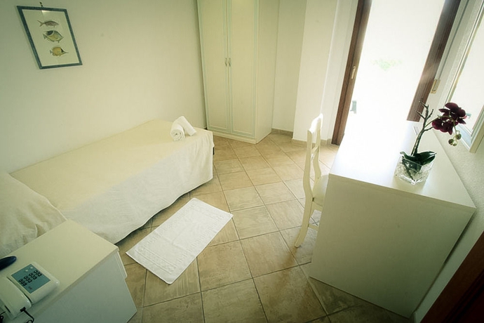 Imagen de la habitación del Hotel Il Gabbiano, La Maddalena. Foto 7