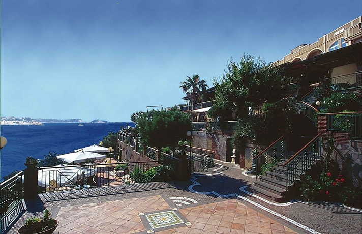 Imagen de los exteriores del Hotel Il Gabbiano, Pozzuoli. Foto 12