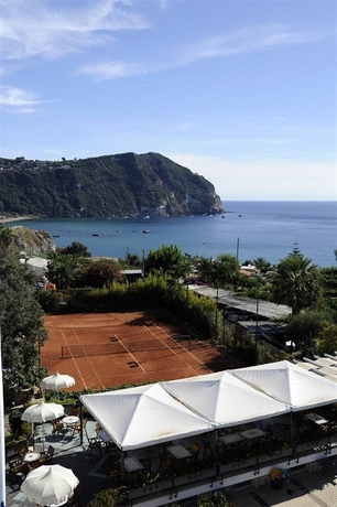 Imagen de los exteriores del Hotel Il Gattopardo Terme and Beauty Farm. Foto 10