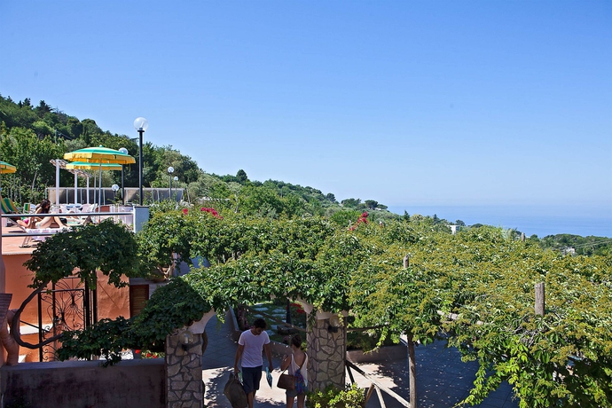 Imagen de los exteriores del Hotel Il Girasole, Anacapri. Foto 9