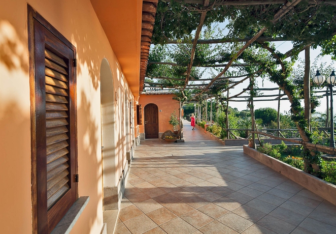 Imagen de los exteriores del Hotel Il Girasole, Anacapri. Foto 10