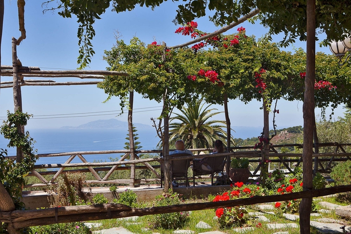 Imagen de los exteriores del Hotel Il Girasole, Anacapri. Foto 12