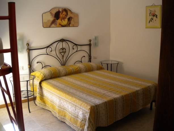 Imagen de la habitación del Hotel Il Girasole, Massignano. Foto 4