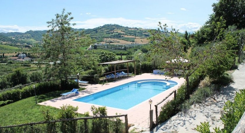 Imagen de la piscina del Hotel Il Girasole, Massignano. Foto 18