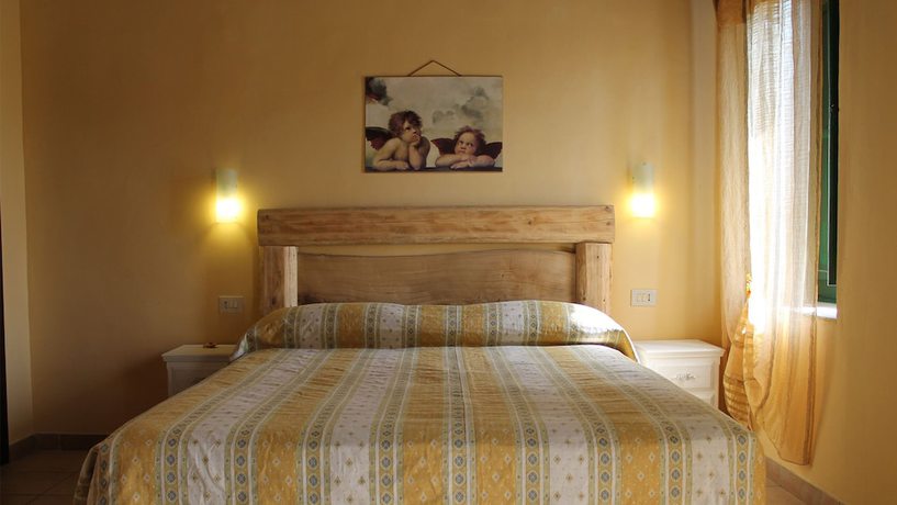Imagen de la habitación del Hotel Il Girasole, Massignano. Foto 12