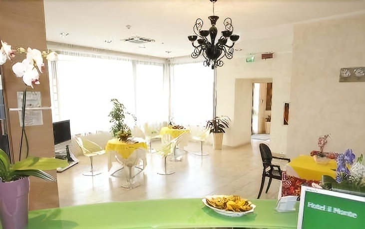 Imagen de los interiores del Hotel Il Monte, Serravalle. Foto 13