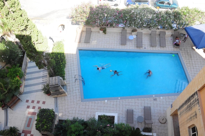Imagen de la piscina del Hotel Il Palazzin. Foto 8