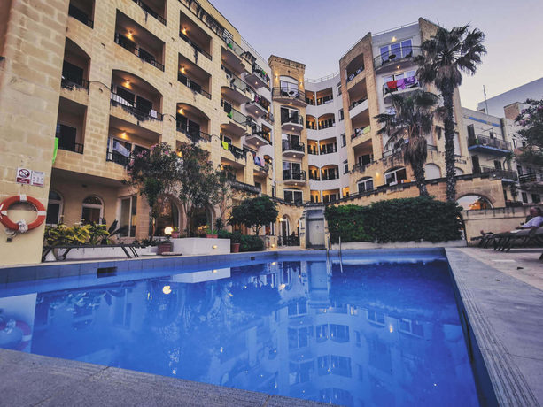Imagen de la piscina del Hotel Il Palazzin. Foto 13