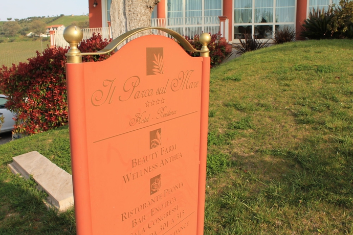 Imagen de los exteriores del Hotel Il Parco Sul Mare Resort and Spa. Foto 11