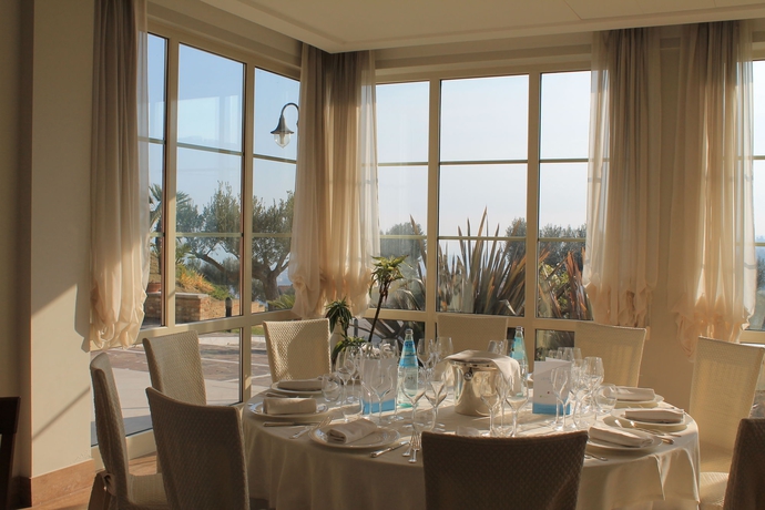 Imagen del bar/restaurante del Hotel Il Parco Sul Mare Resort and Spa. Foto 6