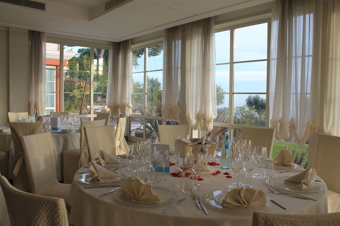Imagen del bar/restaurante del Hotel Il Parco Sul Mare Resort and Spa. Foto 8