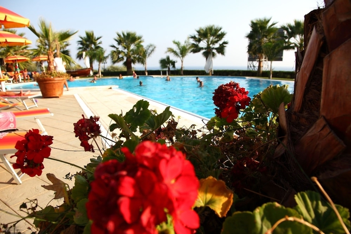Imagen de la piscina del Hotel Il Partenone Resort. Foto 19