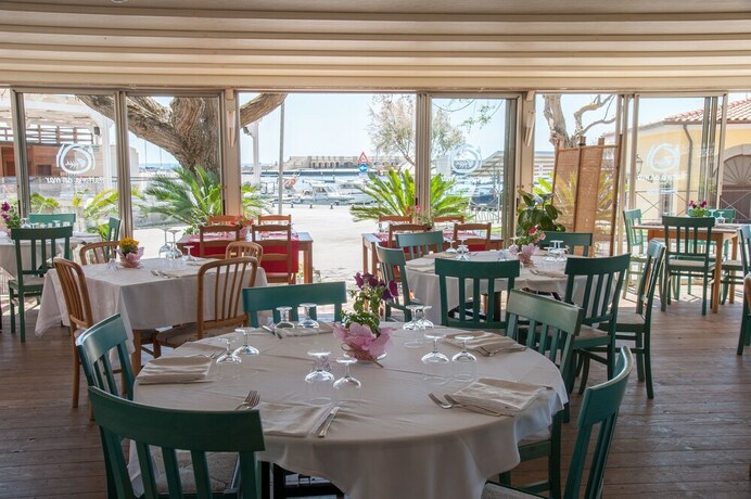 Imagen del bar/restaurante del Hotel Il Porto. Foto 2