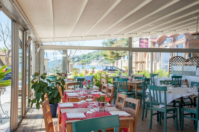 Imagen del bar/restaurante del Hotel Il Porto. Foto 5