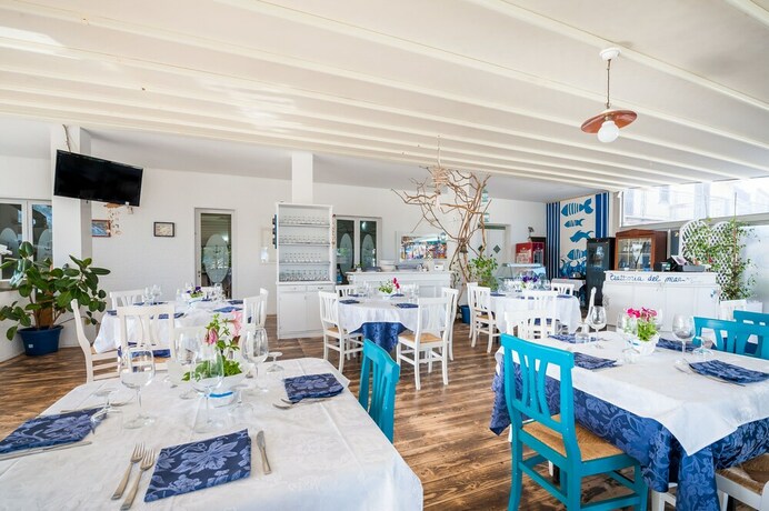 Imagen del bar/restaurante del Hotel Il Porto. Foto 12