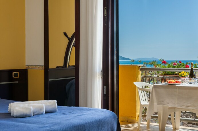 Imagen de la habitación del Hotel Il Porto. Foto 20