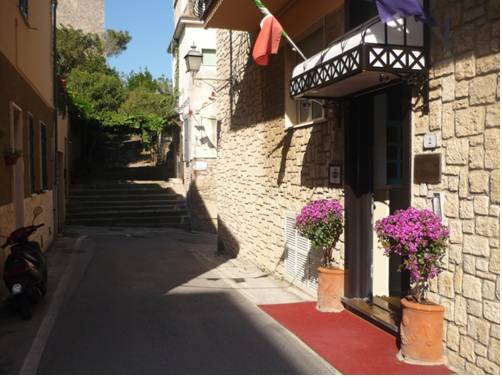 Imagen de la habitación del Hotel Il Telamonio. Foto 5