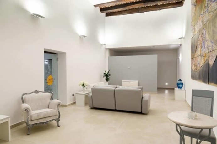 Imagen de los interiores del Hotel Il Tesoro Smart Suite and Spa. Foto 16