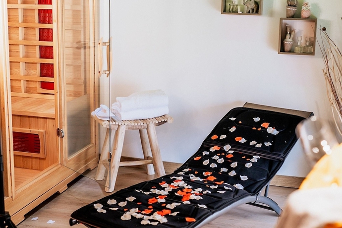 Imagen de la piscina del Hotel Il Tesoro Smart Suite and Spa. Foto 18