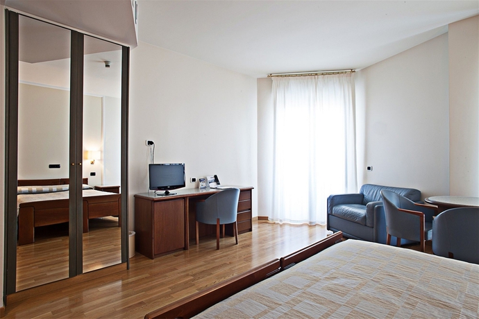 Imagen de los interiores del Hotel Il Timone, Porto San Giorgio. Foto 14
