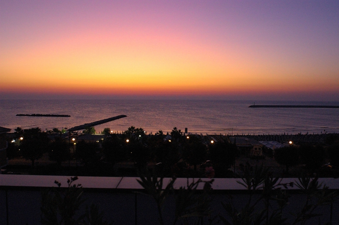 Imagen de los exteriores del Hotel Il Timone, Porto San Giorgio. Foto 12