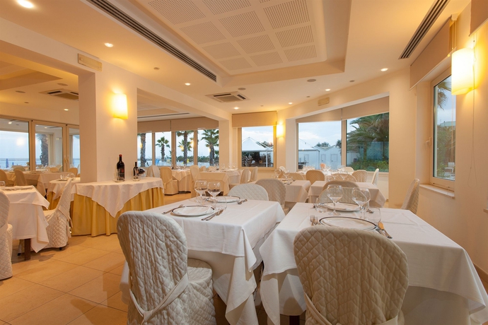 Imagen del bar/restaurante del Hotel Il Timone, Porto San Giorgio. Foto 6