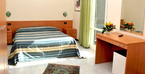 Imagen de la habitación del Hotel Il Timone, Torre Santa Sabina. Foto 4