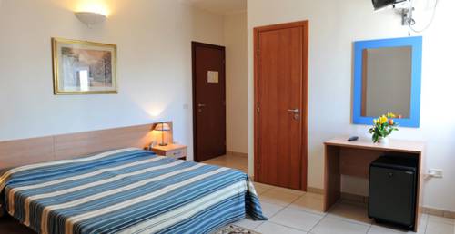 Imagen de la habitación del Hotel Il Timone, Torre Santa Sabina. Foto 5