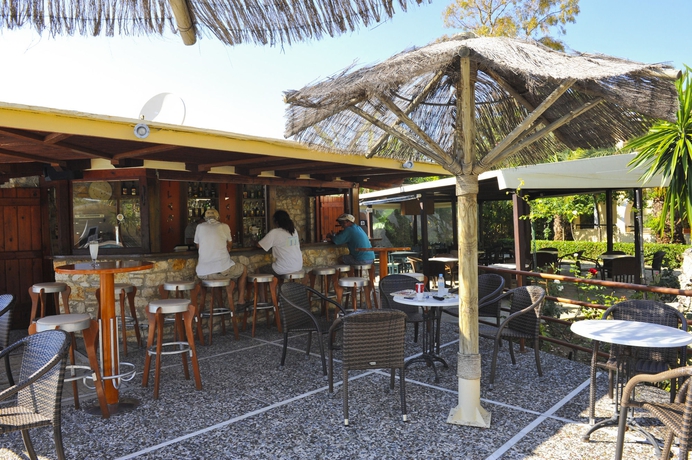 Imagen de la piscina del Hotel Ilena. Foto 12