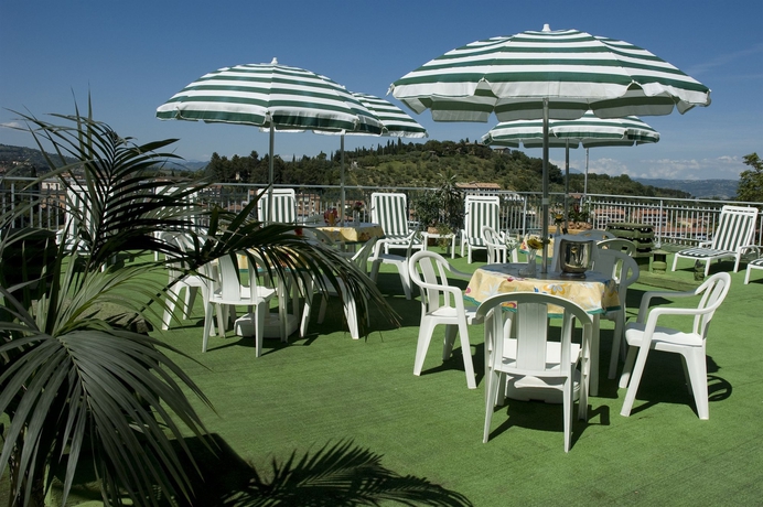 Imagen de los exteriores del Hotel Ilgo. Foto 14